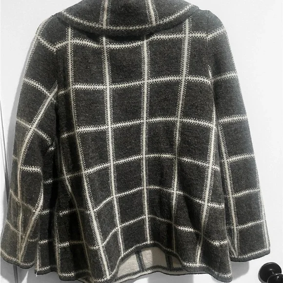 Ellen Tracy Gray and White Cowl Neck Sweater with Turtleneck - Picture 3 of 8